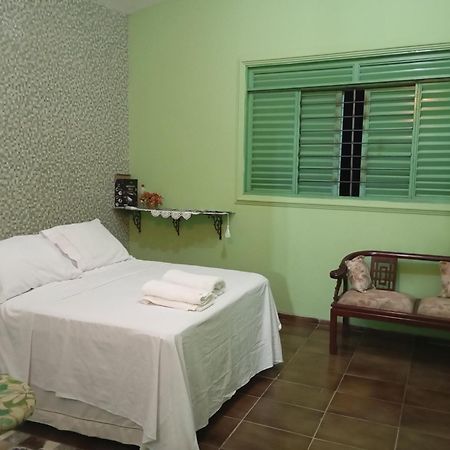Hospedagem Casa Da Waldir, Quarto Suite 01 Goias Exterior photo